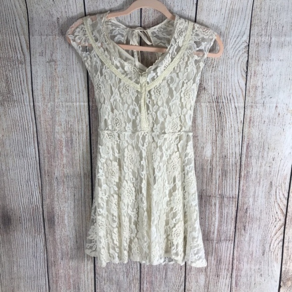 Summer Lace mini dress !! Cute!!! ( Small‎ )
